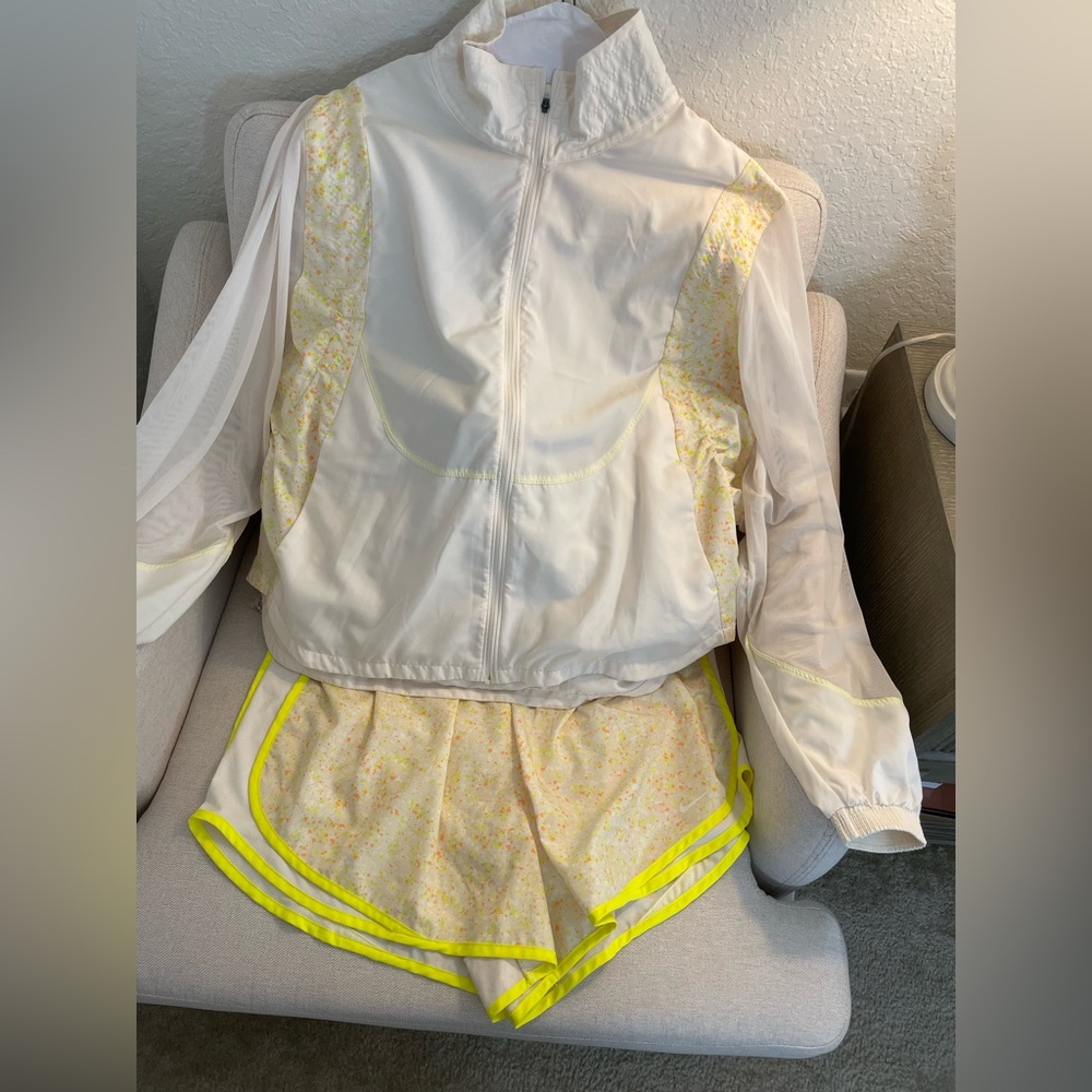 Nike White and Yellow Dri-FIT Athletic Wear Set